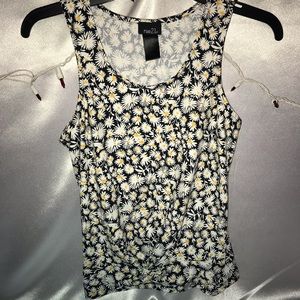 Daisy Tank Top that knots in the front!☀️
